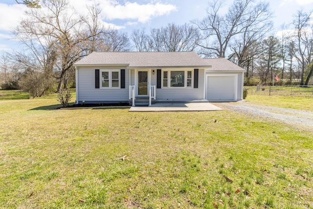 single story home with fence, gravel driveway, an attached garage, a shingled roof, and a front lawn