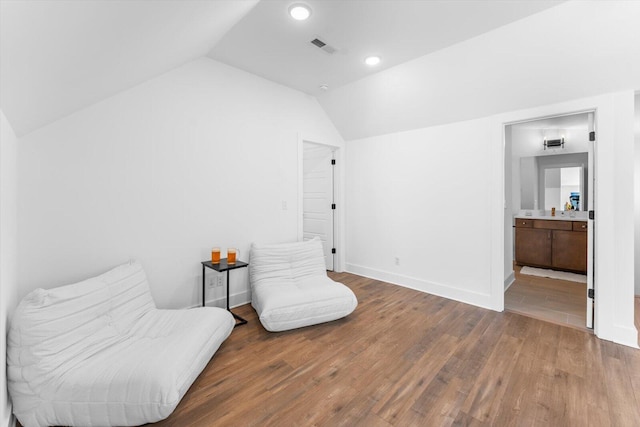 living area with visible vents, wood finished floors, recessed lighting, baseboards, and vaulted ceiling