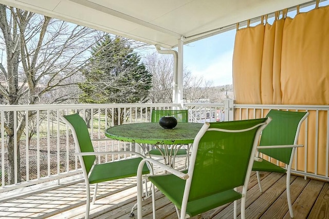 exterior space featuring outdoor dining space