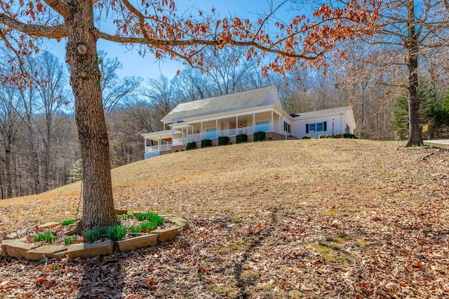 view of front of property featuring covered porch and a front yard