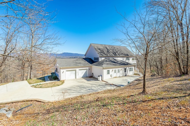 view of front of house featuring concrete driveway and an attached garage