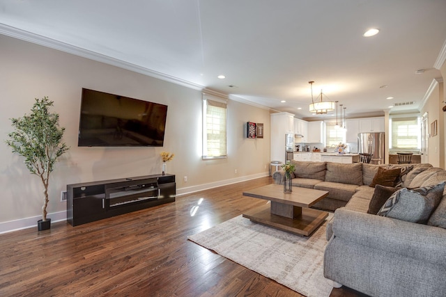 living area featuring dark wood-style floors, ornamental molding, recessed lighting, and baseboards