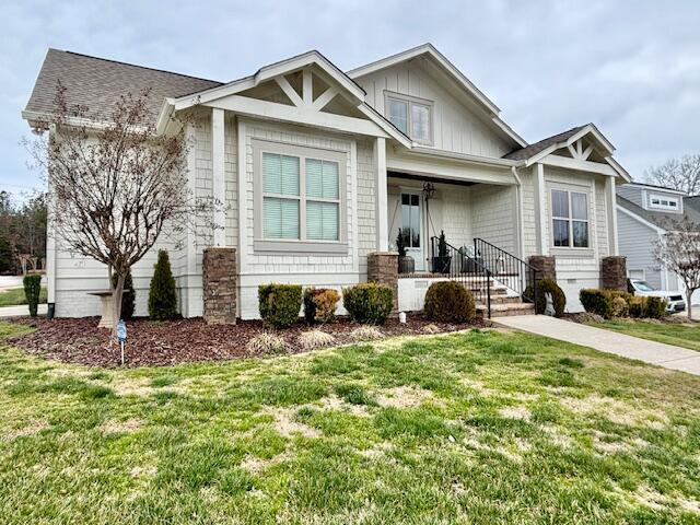 craftsman house featuring board and batten siding and a front lawn