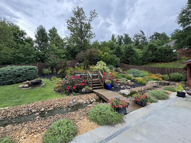 view of yard featuring a fenced backyard