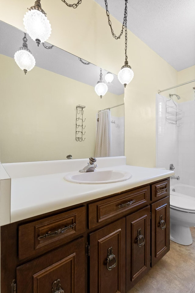 full bath featuring shower / bath combo with shower curtain, toilet, vanity, and vaulted ceiling