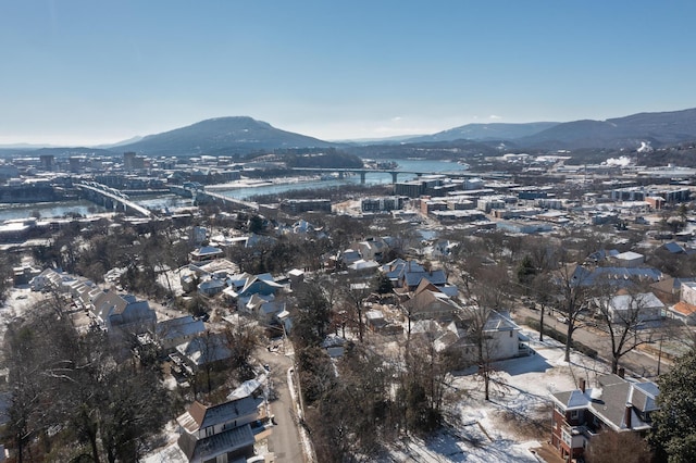 birds eye view of property featuring a mountain view