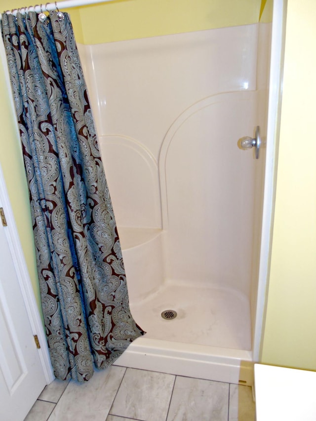 155 Spring Valley Ln, Ringgold, GA 30736 - bathroom featuring tile patterned floors and curtained shower