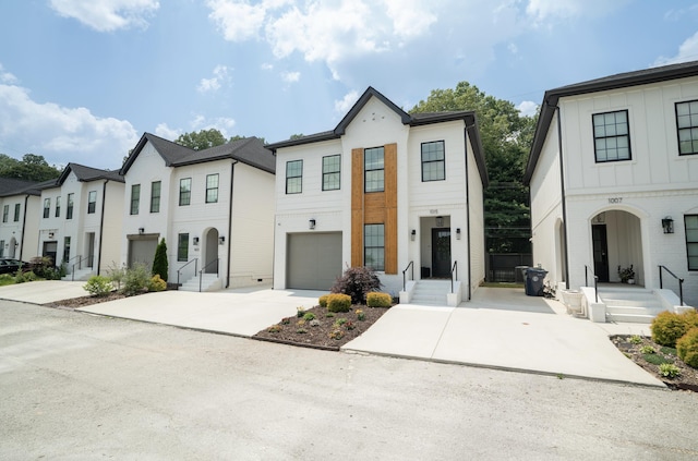 1015 Amelia Ct, Chattanooga, TN 37412 - multi unit property with driveway and a garage