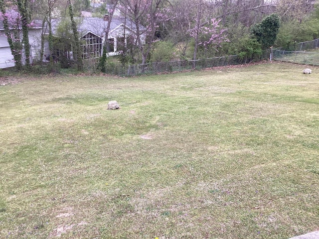 2813 Nile Rd, Chattanooga, TN 37421 - view of yard featuring fence