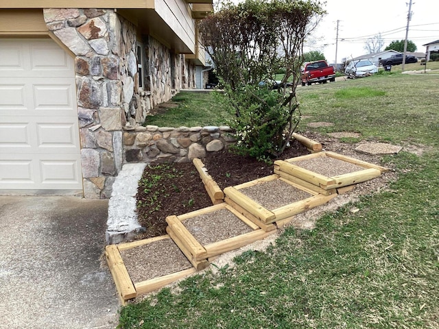 2813 Nile Rd, Chattanooga, TN 37421 - details featuring stone siding