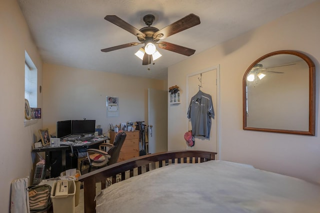 bedroom with ceiling fan