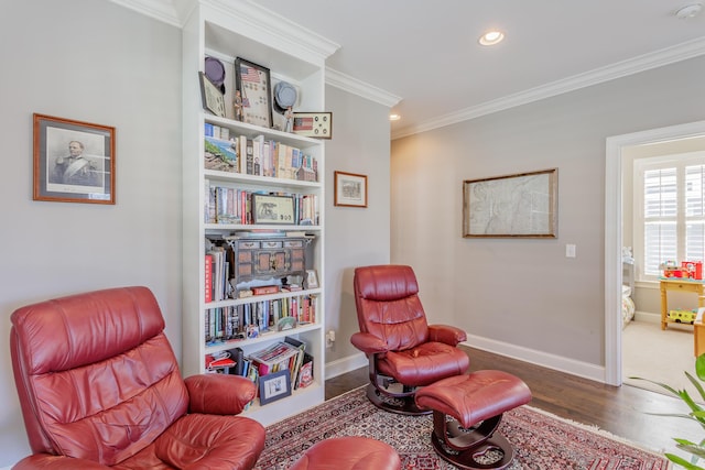 living area featuring crown molding, recessed lighting, wood finished floors, and baseboards