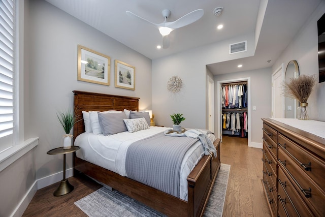 bedroom featuring visible vents, baseboards, a closet, and light wood finished floors