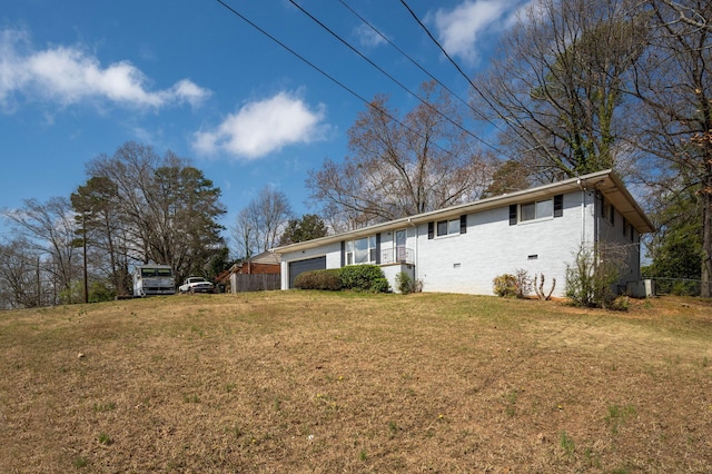 view of front facade featuring a front yard, fence, a garage, and crawl space