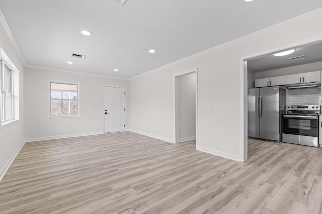 unfurnished living room featuring visible vents, light wood-style flooring, ornamental molding, recessed lighting, and baseboards