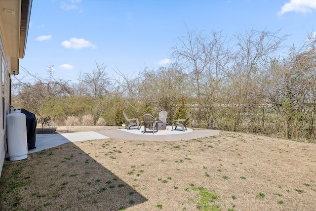 view of yard featuring a patio