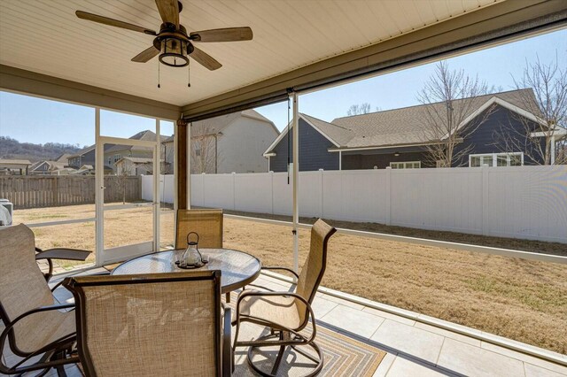 sunroom / solarium featuring a ceiling fan