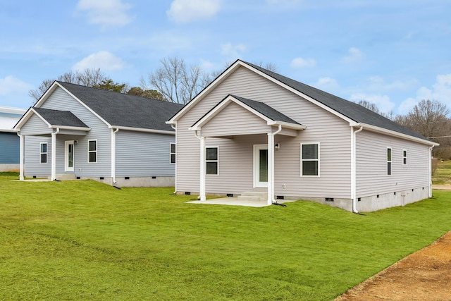 view of front of home featuring crawl space, roof with shingles, a front yard, and entry steps