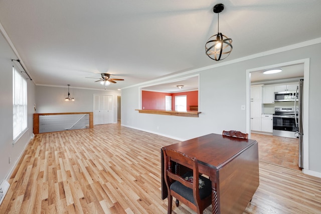 dining space with baseboards, light wood-type flooring, a ceiling fan, and ornamental molding
