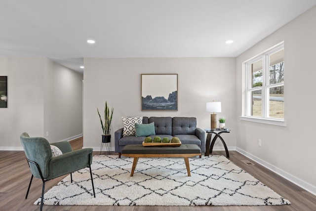 living area featuring recessed lighting, baseboards, and dark wood-style floors