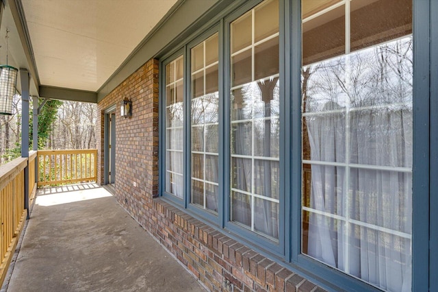 5803 Lake Resort Dr, Hixson, TN 37343 - balcony with a porch