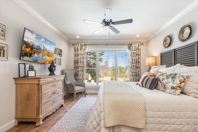 bedroom with light wood finished floors, crown molding, ceiling fan, baseboards, and recessed lighting