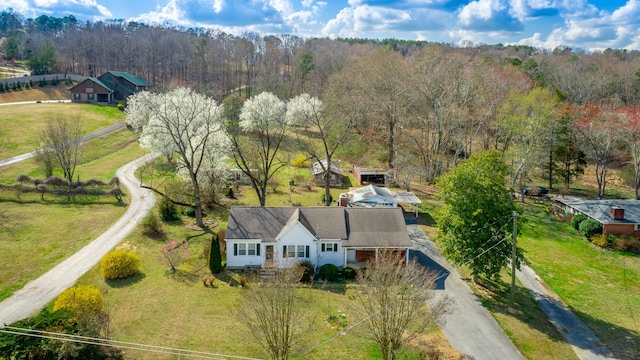 bird's eye view with a view of trees