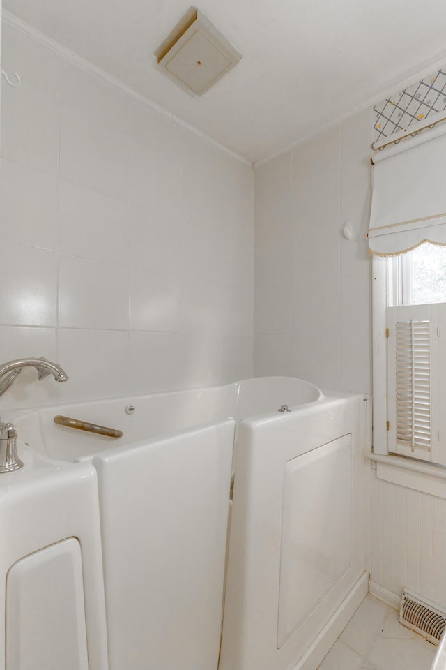full bath with visible vents and a bathtub