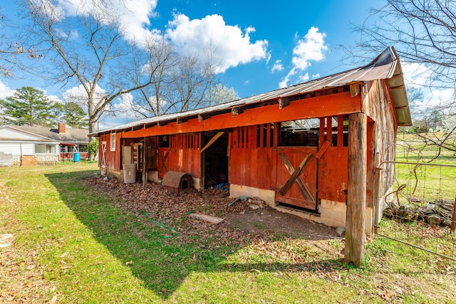 view of pole building with a yard