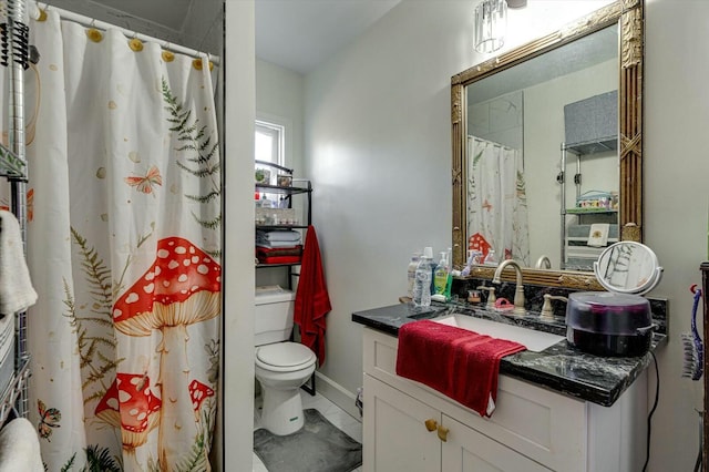 full bathroom featuring vanity, curtained shower, and toilet