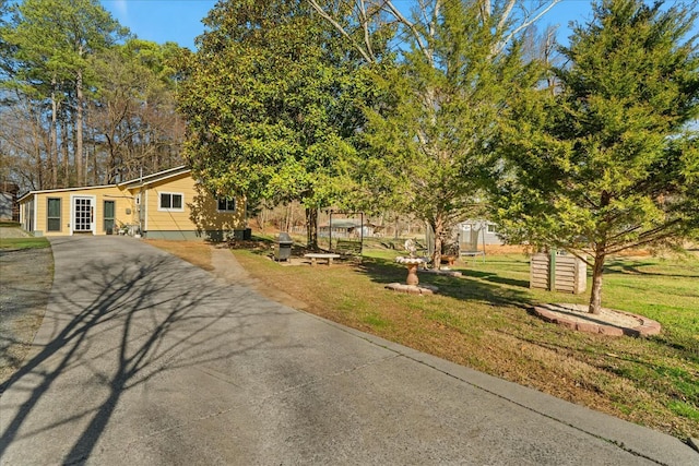 view of front of house featuring a front yard