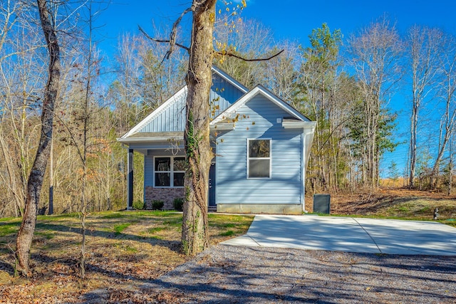 view of front of property featuring board and batten siding