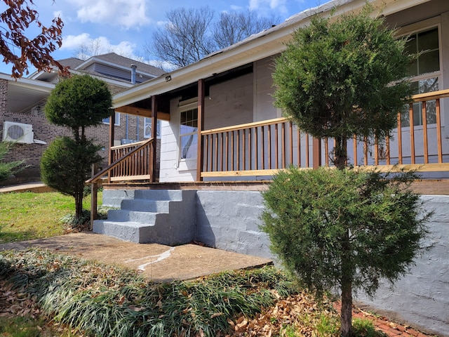 property entrance with covered porch