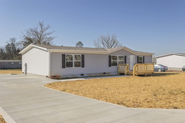 manufactured / mobile home featuring crawl space and driveway