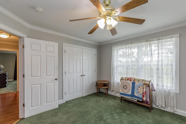 sitting room with crown molding, carpet, baseboards, and ceiling fan