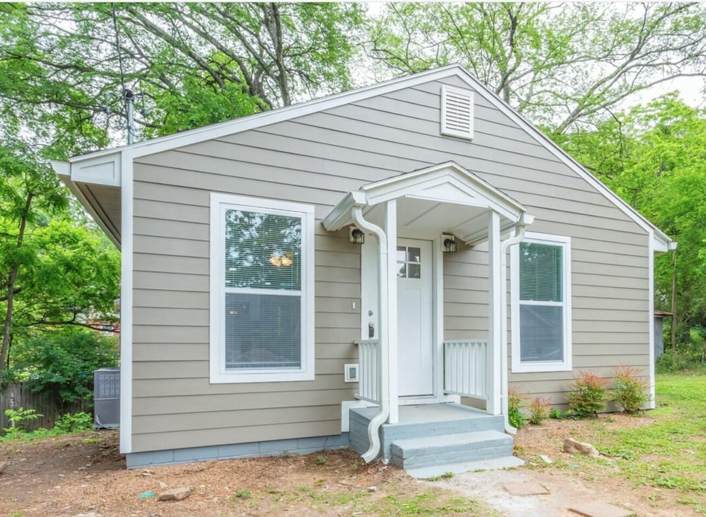 bungalow-style house with fence