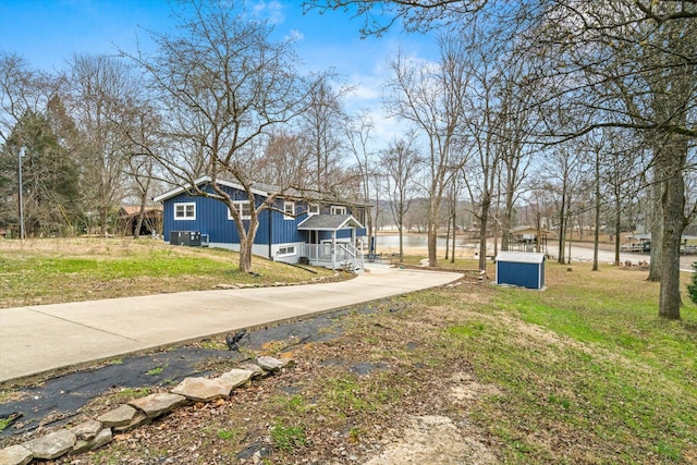 view of yard with central AC