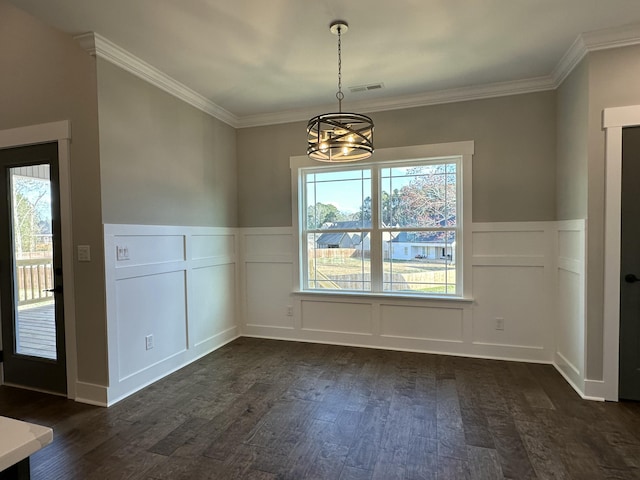 unfurnished dining area featuring dark wood-style floors, visible vents, an inviting chandelier, and ornamental molding