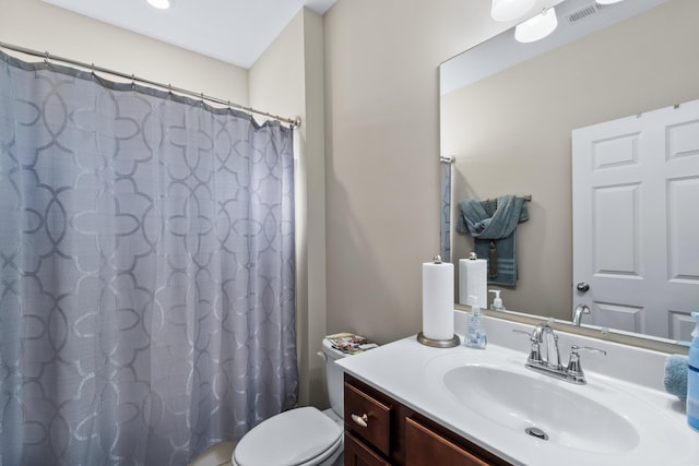 bathroom featuring a shower with curtain, toilet, visible vents, and vanity