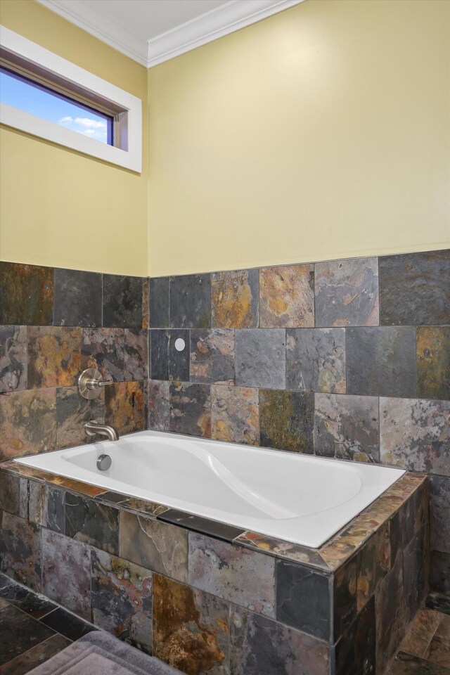 524 Ladd Ave, Chattanooga, TN 37405 - full bath featuring crown molding and a bath