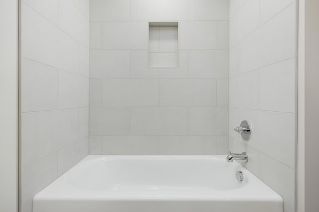 6119 Cashmere Ln, Harrison, TN 37341 - bathroom with a washtub