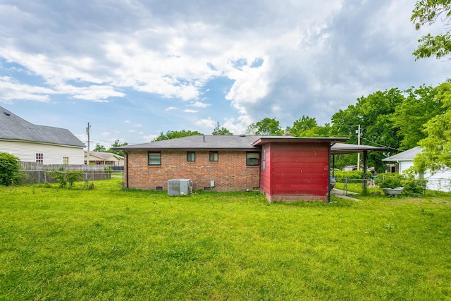 2011 Robbins St, Chattanooga, TN 37404 - back of house with central air condition unit, fence, and a yard