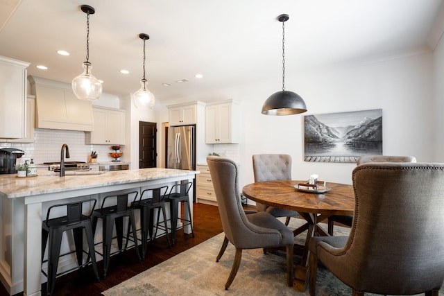 dining area featuring recessed lighting, crown molding, and dark wood-type flooring