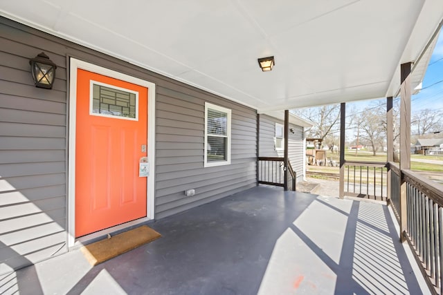 property entrance with covered porch