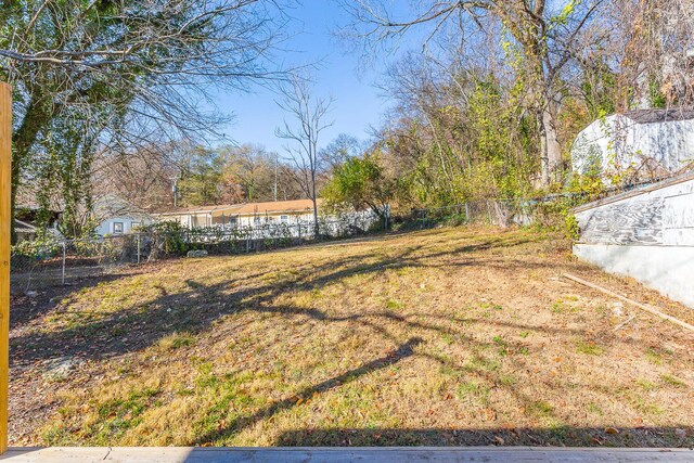 209 Tremont St, Chattanooga, TN 37405 - view of yard with fence