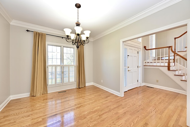 unfurnished room featuring ornamental molding, visible vents, light wood finished floors, and an inviting chandelier