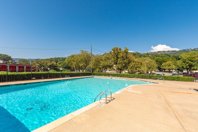 900 Mountain Creek Rd # 363, Chattanooga, TN 37405 - community pool with a patio and fence