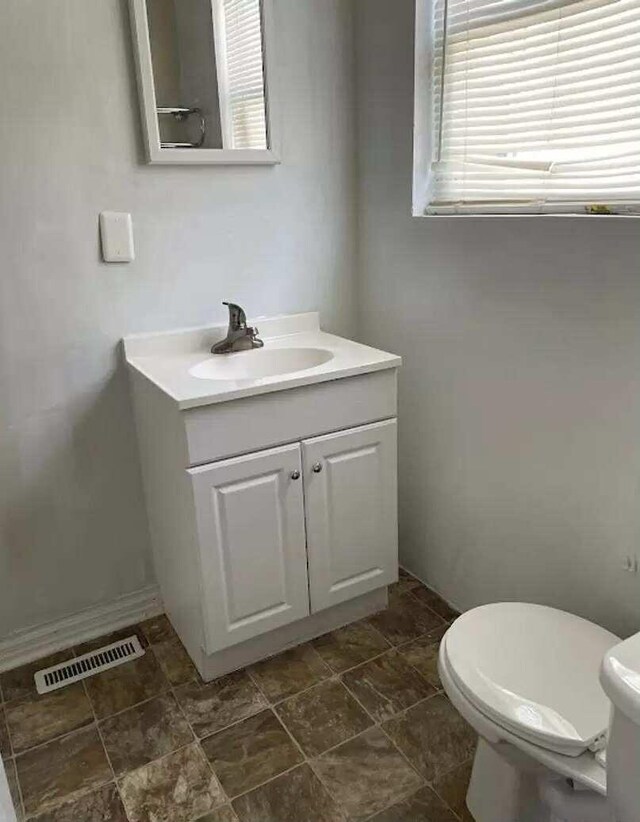 4922 Marylin Ln, Chattanooga, TN 37411 - bathroom with toilet and vanity