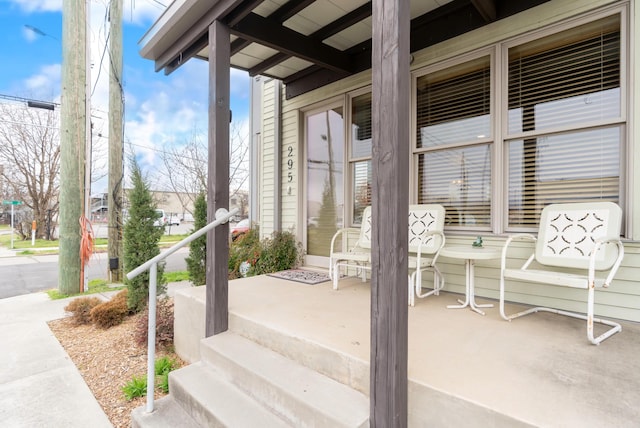 295 W 19th St, Chattanooga, TN 37408 - exterior space with covered porch