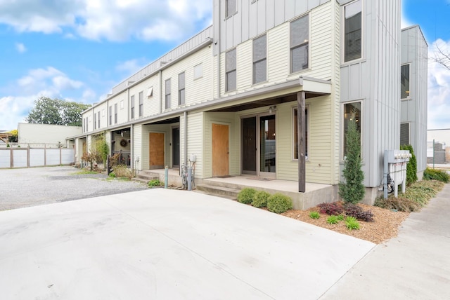 295 W 19th St, Chattanooga, TN 37408 - view of property featuring covered porch and board and batten siding